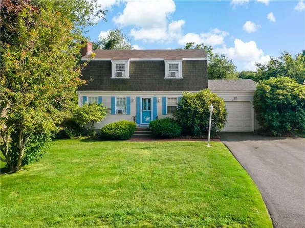 69 Heritage Dr, Jamestown, RI 02871