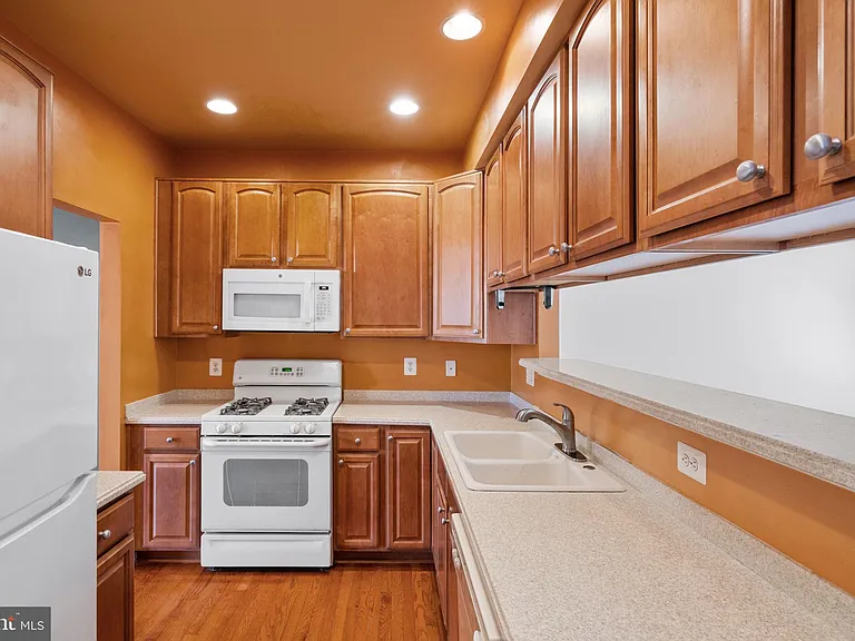 9023 Brewer Creek Pl — Photo 16