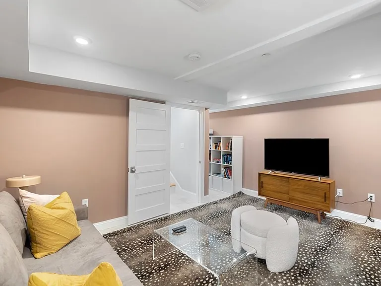 20 Tufts St #20 — Photo 23