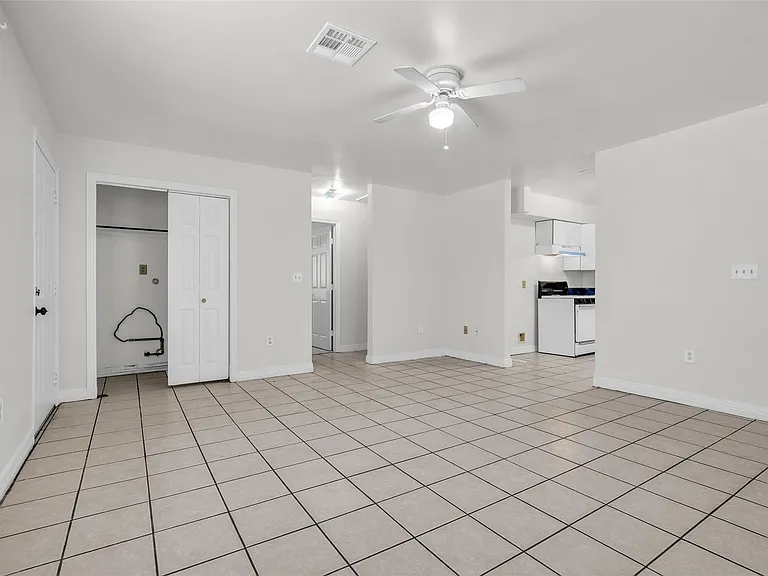 809 Brooks St — Photo 6