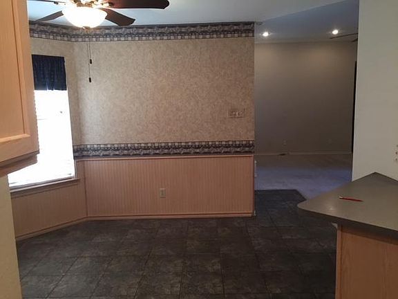 2nd image of 1401 Buckingham Ln