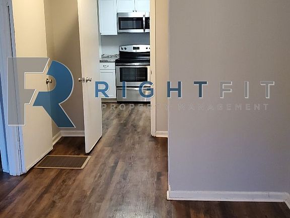 3rd image of 5753 Bishop Dr