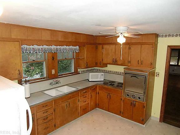 3rd image of 9263 Coleman Ave