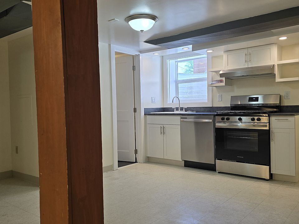 1st image of 703 S 11th Ave #3