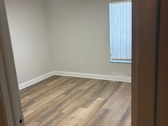 5th image of 3802 N Lake Dr Unit 20