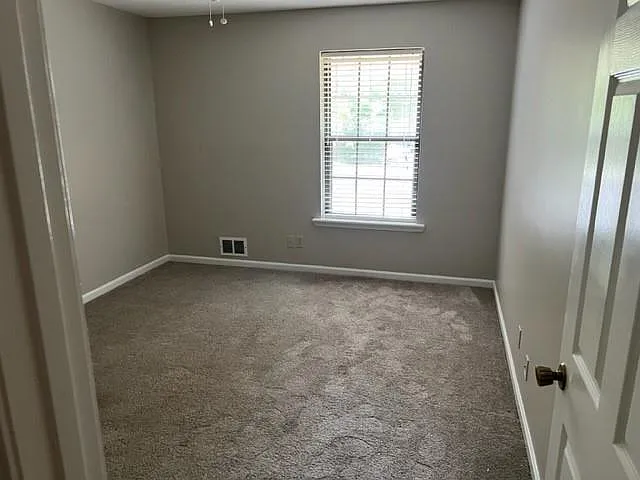 8010 Hickory Ct — Photo 16