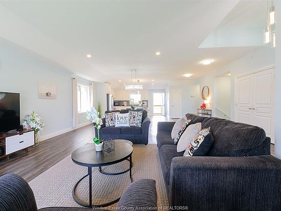 5th image of 1798 Argus St