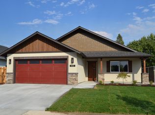 955 SW Buckmaster Dr, Grants Pass, OR 97527