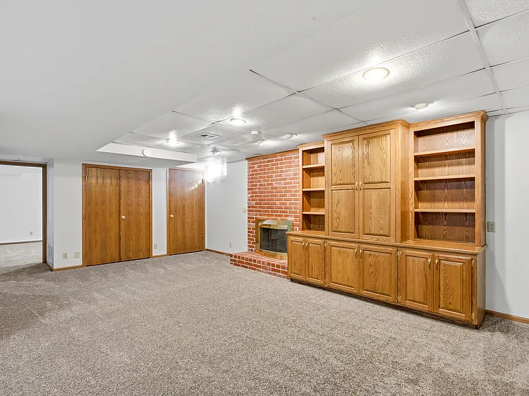 7804 N Seneca St — Photo 24
