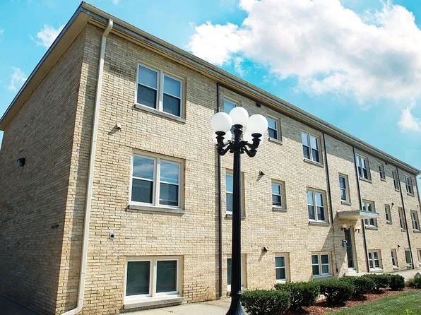 55 E Healey St - 204