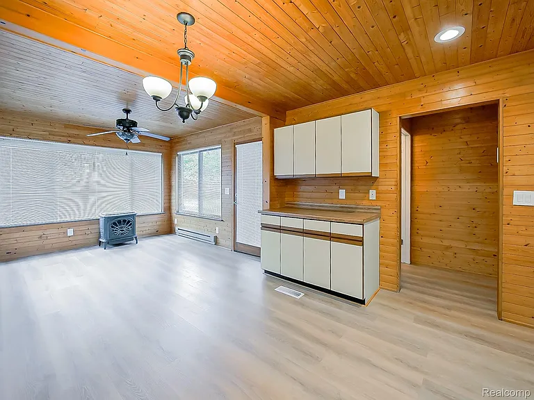 7580 Thornwood St — Photo 23