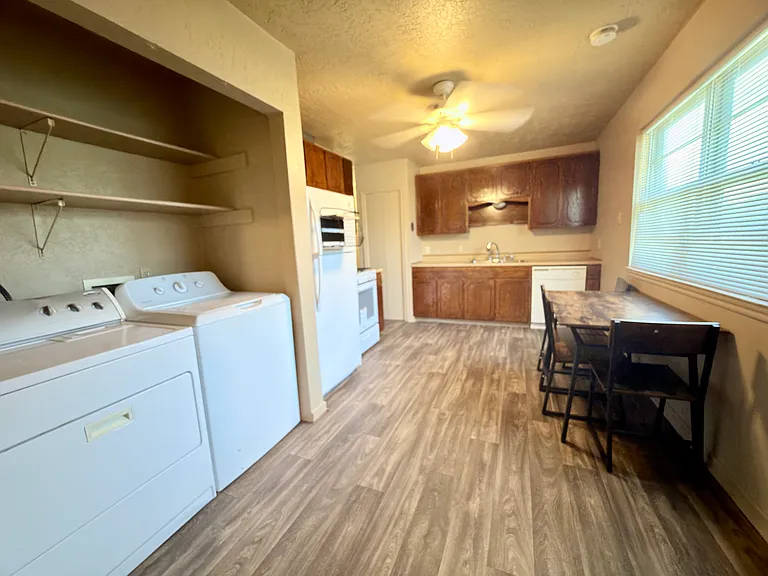 5810 NW Oak Ave — Photo 9