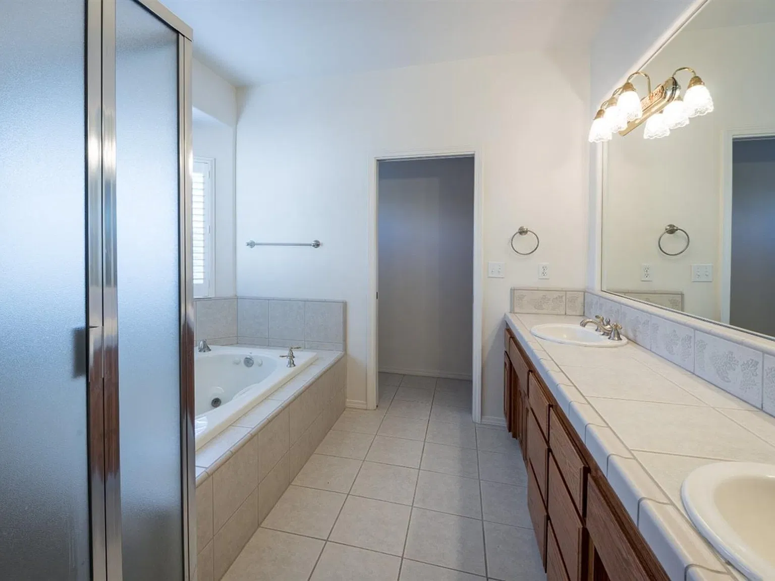 4 bed, 3238 sqft, $4,500 — Photo 3