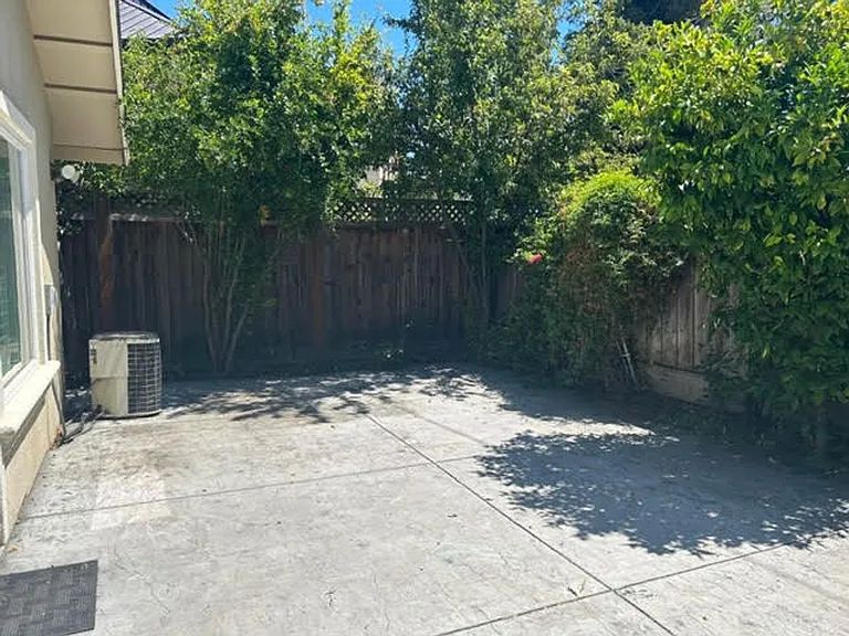 1204 Redcliff Dr — Photo 16