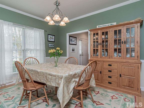 5th image of 6 Scarlet Oak Ct
