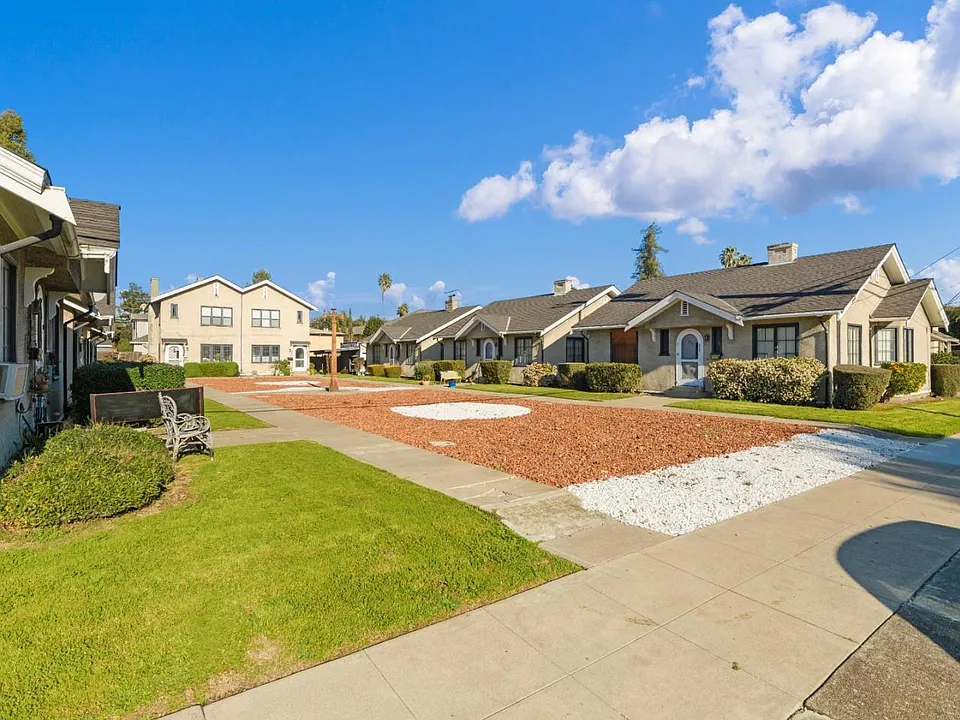 877 Villa Ave
