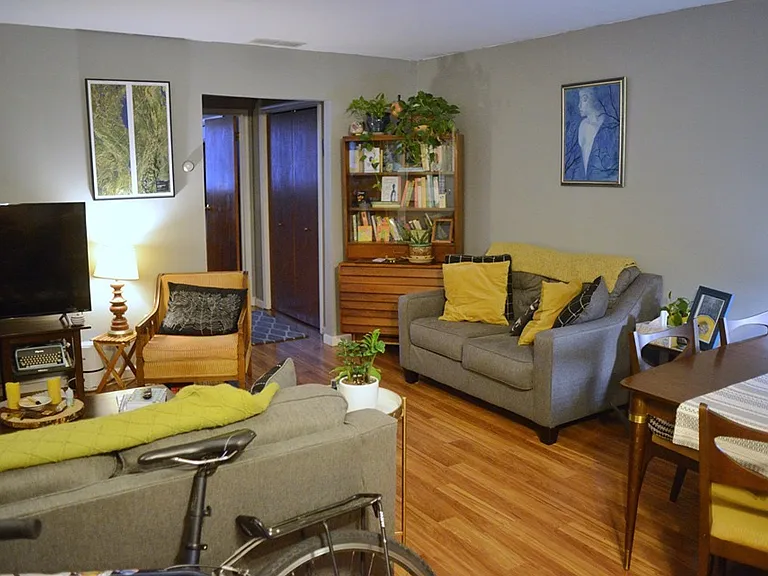 2563 E Somerset St #1 — Photo 7
