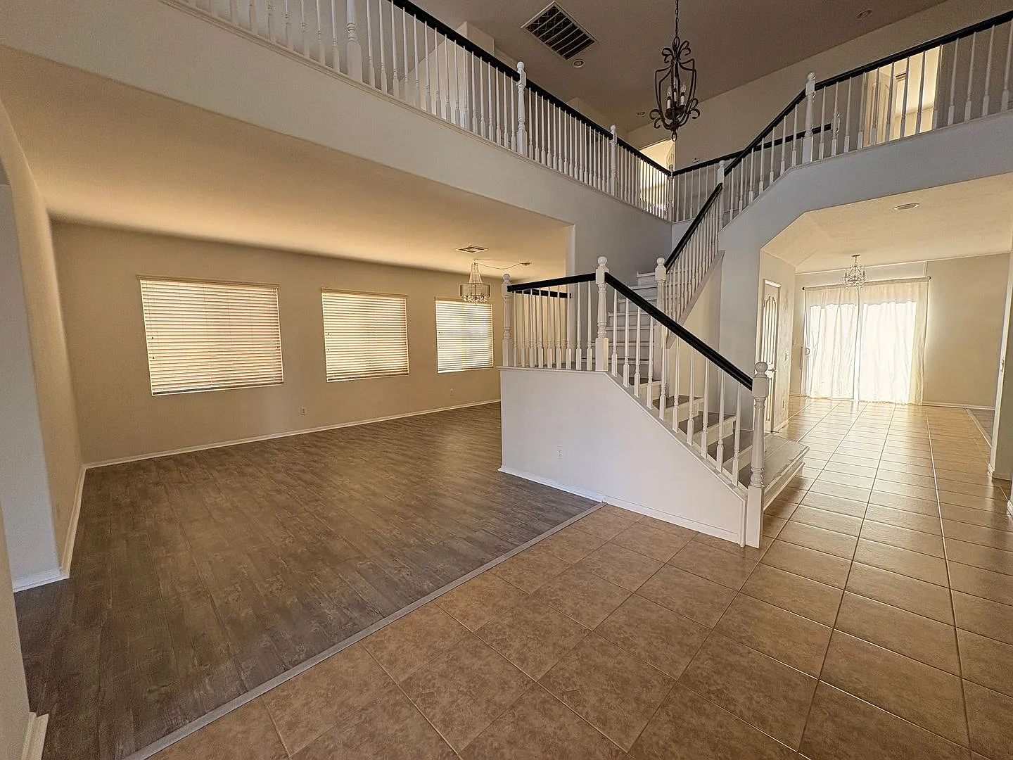 Eastvale Great Neighborhood- 4+2.5 Executive Home, Quiet Neighborhood - Available Now Only 2 Car ... — Photo 4