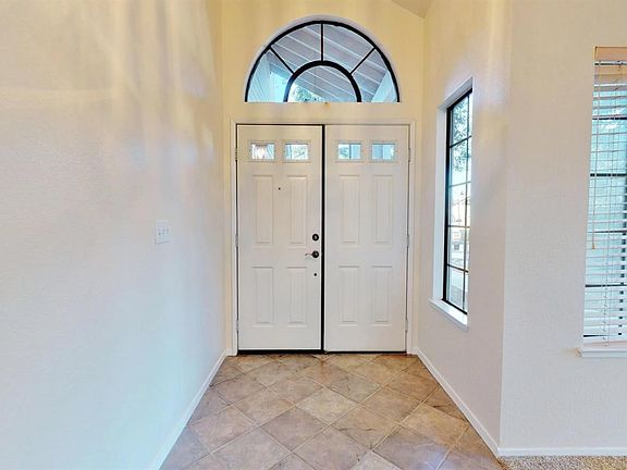 3rd image of 5105 Saint Clare Cir