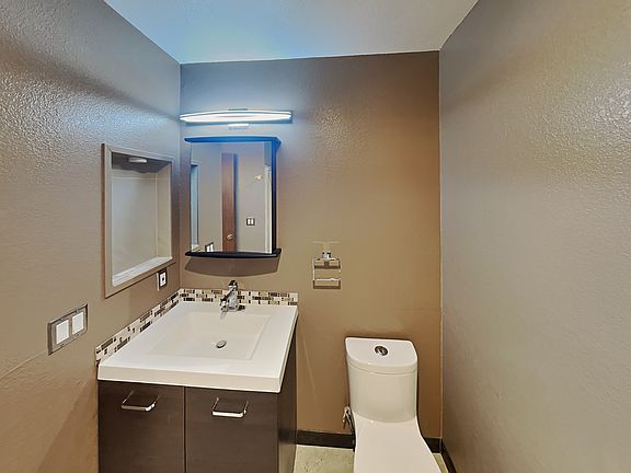 3rd image of 194 Sunwood Meadows Pl