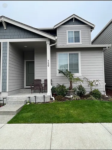 720 NE 138th Pl Photo 1