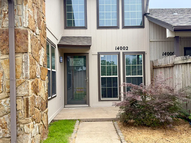 14002 Crossing Way E — Photo 2