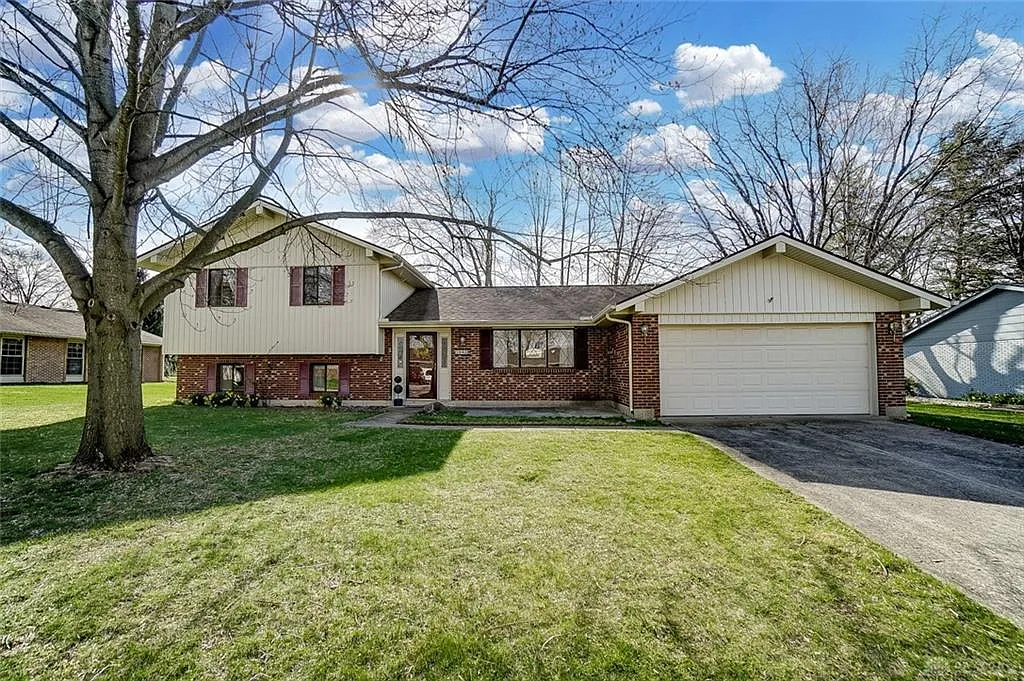 565 Wisteria Dr photo 1