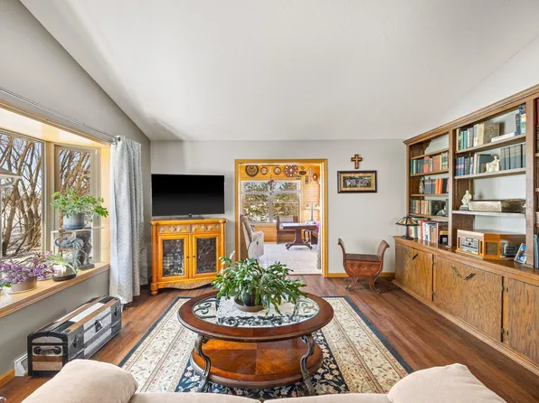 370 Pike Ct, Winsted, MN 55395