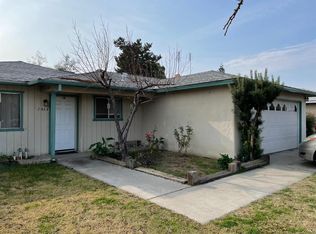 1464 Ashlan Ave, Clovis, CA 93611