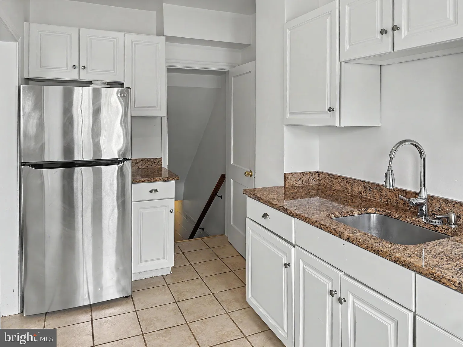 3 bed, 2.0 bath, 1402 sqft, $2,300 — Photo 4