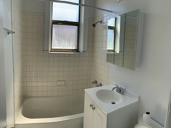 4th image of 1373 W Estes Ave #B