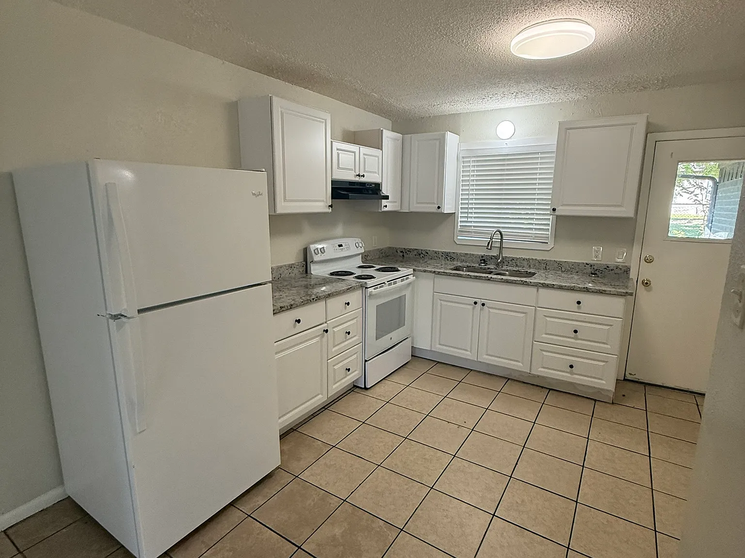 2 bed, 800 sqft, $1,200 — Photo 3