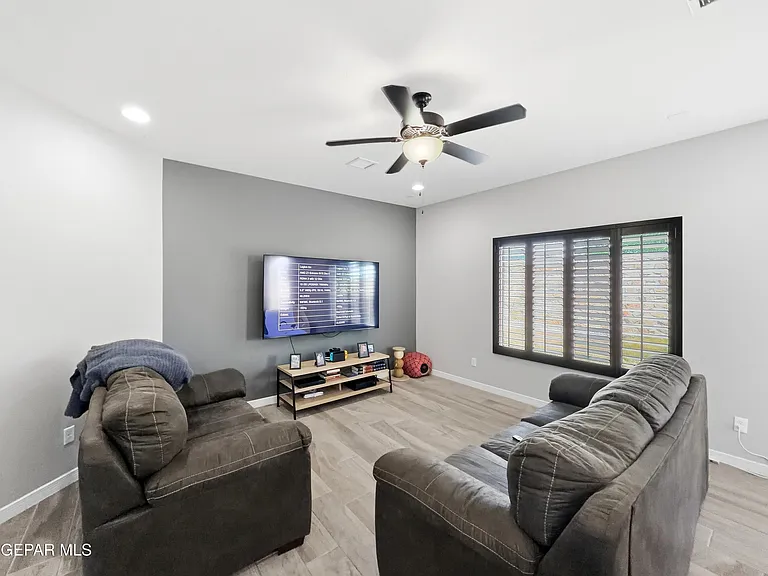 12805 Kingsbury Ave — Photo 7