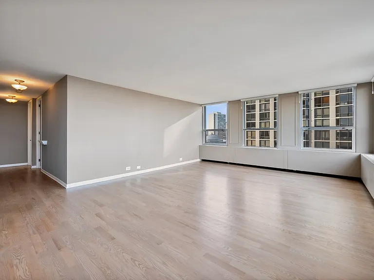 2626 N Lakeview Ave #602 — Photo 4