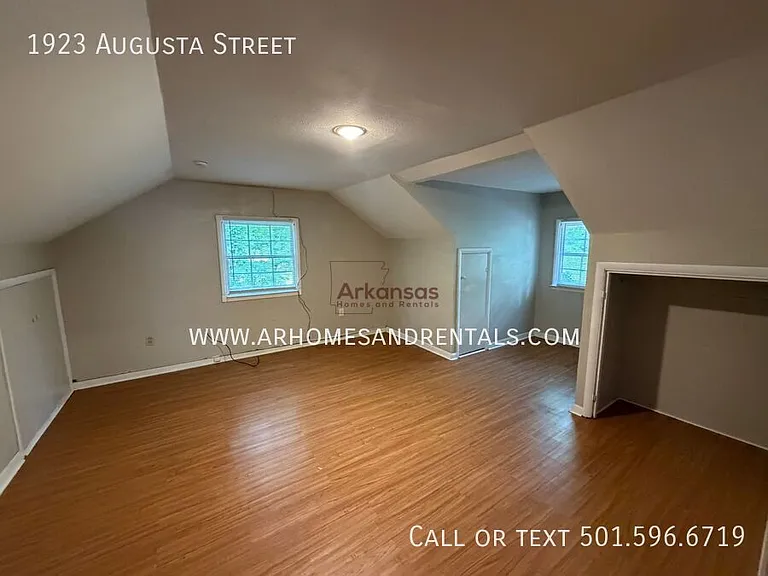 1923 Augusta St — Photo 9