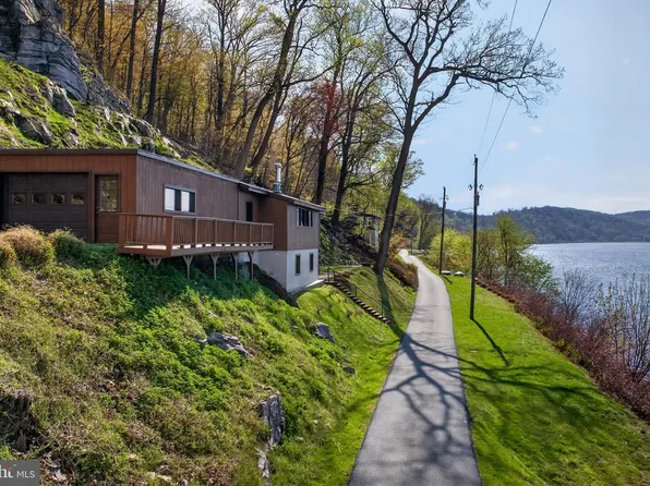 6710 River Dr, York, PA 17406