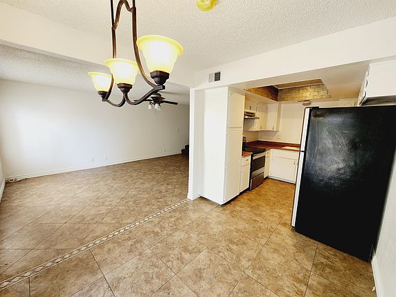 5th image of 6913 Round Tree Dr Unit C