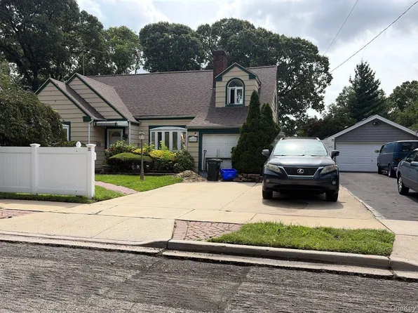620 Grant Avenue, Baldwin, NY 11510
