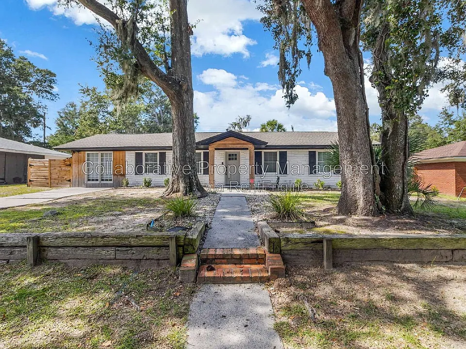 11601 Colleen Dr