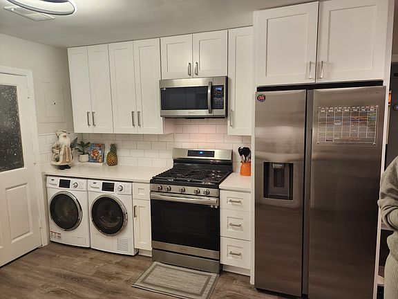 2nd image of 2217 Dillard St