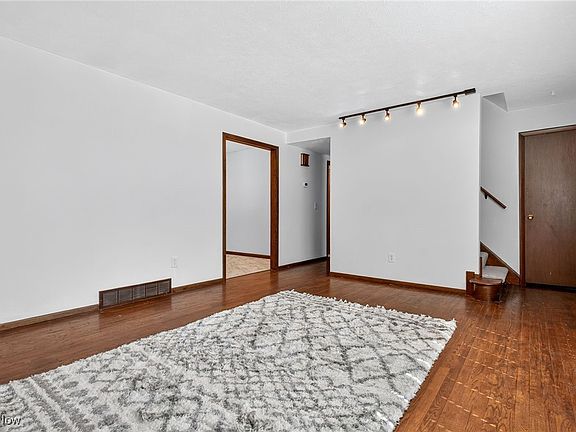 5th image of 34192 Gail Dr