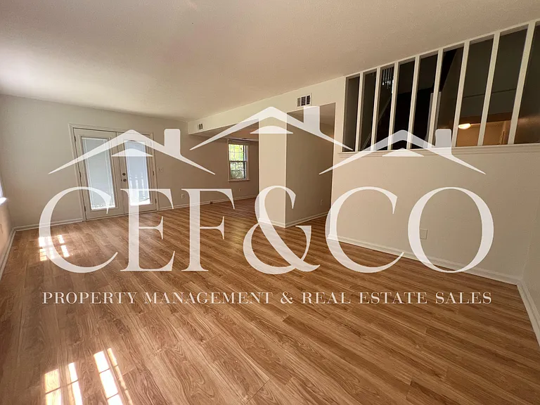 7 Summercreek Dr — Photo 1