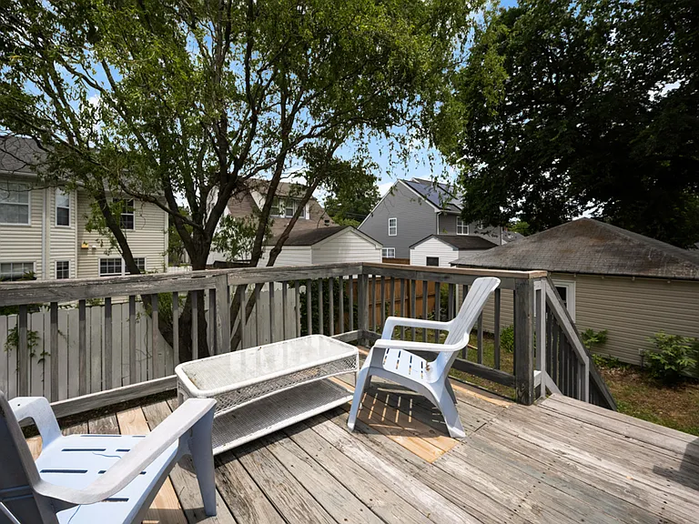 220 E Randall Ave — Photo 5