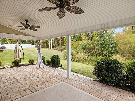 5th image of 3934 Lake Breeze Dr