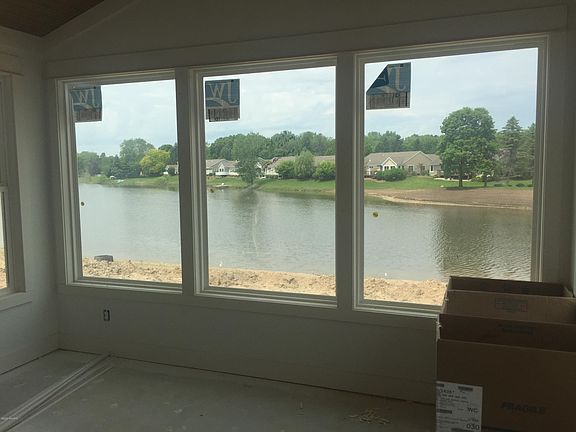 3rd image of 3015 Isle Grand Dr #2