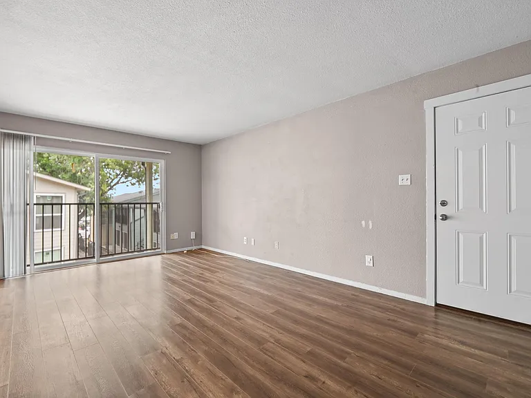 2124 Burton Dr #204 — Photo 10