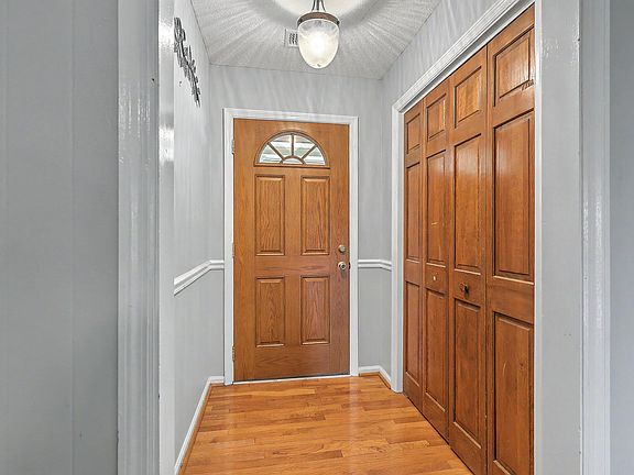 3rd image of 413 Summercourt Dr
