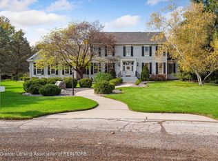 1720 Burroak Dr, Williamston, MI 48895