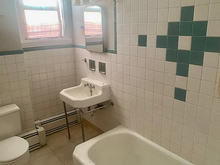 756 E 5th St — Photo 5