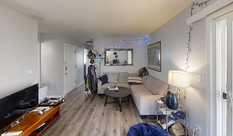 1302 W Huron St — Photo 4